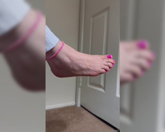 Lilmisdry aka lilmisdry Foot Fetish - 03-01-2024 OnlyFans Video - Sock removal