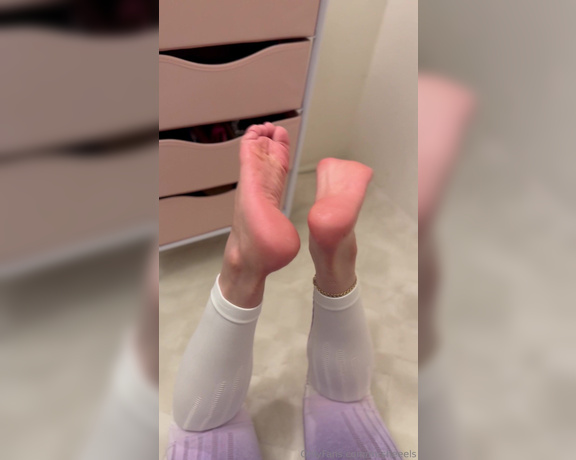 Lilmisdry aka lilmisdry Foot Fetish - 04-11-2024 OnlyFans Video - Heres a few more