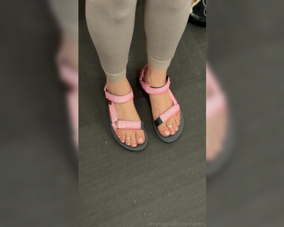 Lilmisdry aka lilmisdry Foot Fetish - 12-18-2023 OnlyFans Video - I bought these on sale for the Summer