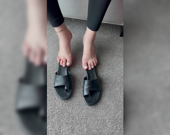 Lilmisdry aka lilmisdry Foot Fetish - 06-19-2024 OnlyFans Video - Happy hump day