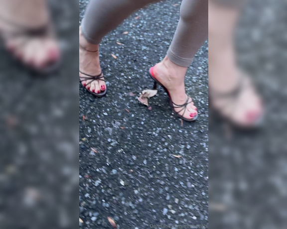 Lilmisdry aka lilmisdry Foot Fetish - 01-15-2024 OnlyFans Video - I almost forgot about this video