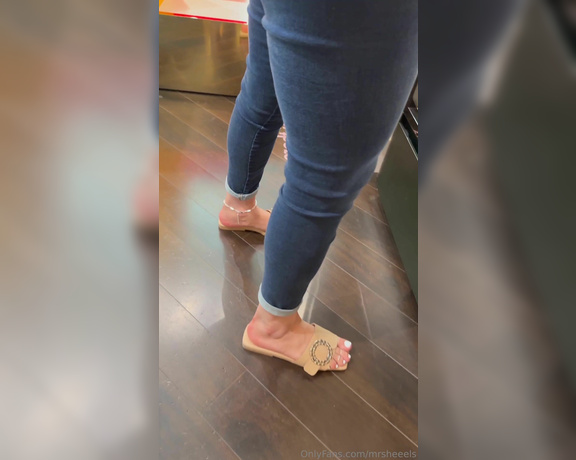 Lilmisdry aka lilmisdry Foot Fetish - 02-06-2024 OnlyFans Video - A little video from that day