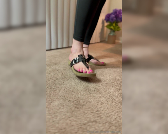 Lilmisdry aka lilmisdry Foot Fetish - 03-08-2024 OnlyFans Video - Farewell to my Gianni Bini  I had these for 15 years  So much foot