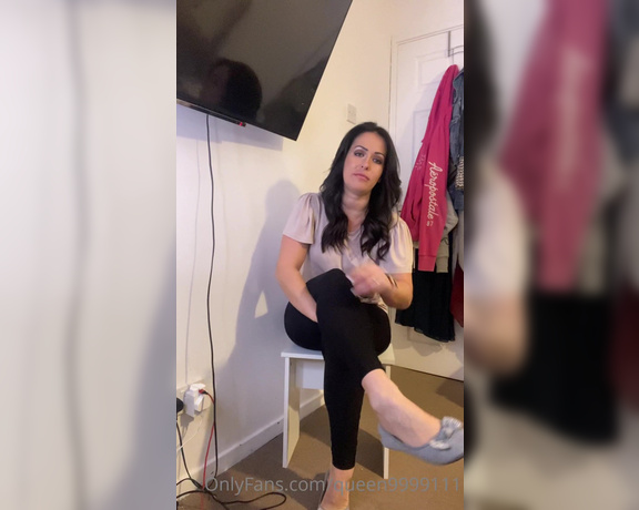 Queen1991 aka queen9999111 Foot Fetish - 03-12-2022 OnlyFans Video - Dangle dangle