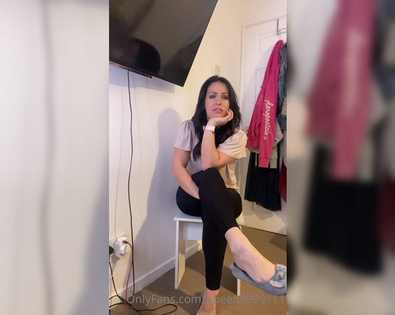 Queen1991 aka queen9999111 Foot Fetish - 03-12-2022 OnlyFans Video - Dangle dangle