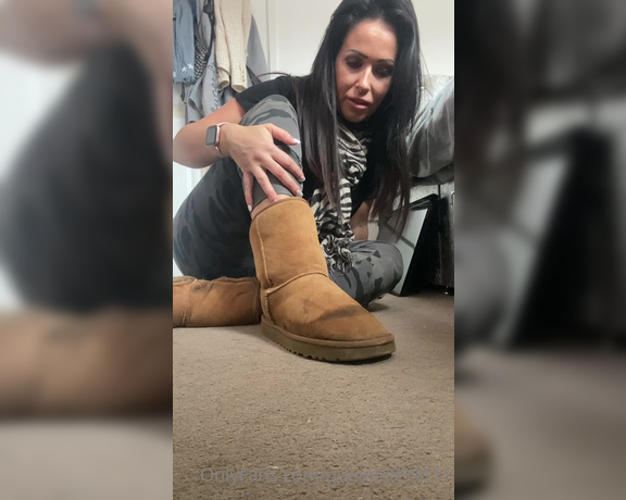 Queen1991 aka queen9999111 Foot Fetish - 03-29-2022 OnlyFans Video - Uggs uggs uggs