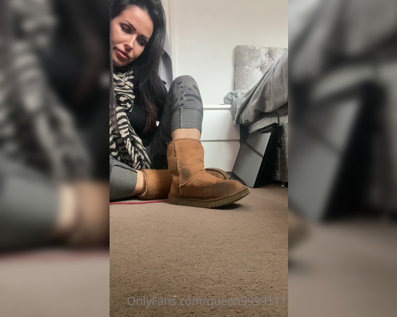 Queen1991 aka queen9999111 Foot Fetish - 03-29-2022 OnlyFans Video - Uggs uggs uggs