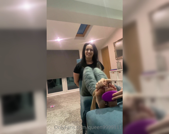 Queen1991 aka queen9999111 Foot Fetish - 05-30-2022 OnlyFans Video - I never thought the maintenance guy would tickle me too