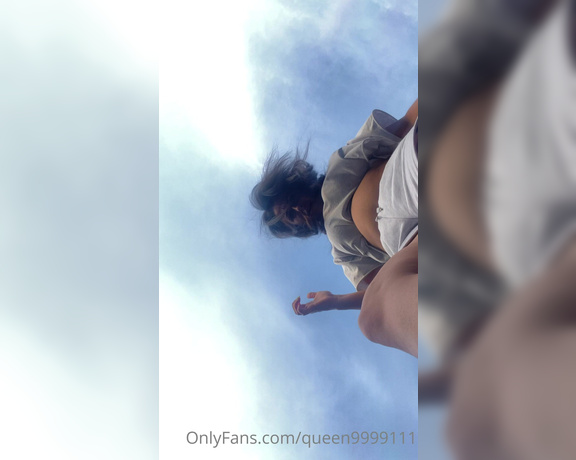 Queen1991 aka queen9999111 Foot Fetish - 07-17-2022 OnlyFans Video - Big giantess coming through