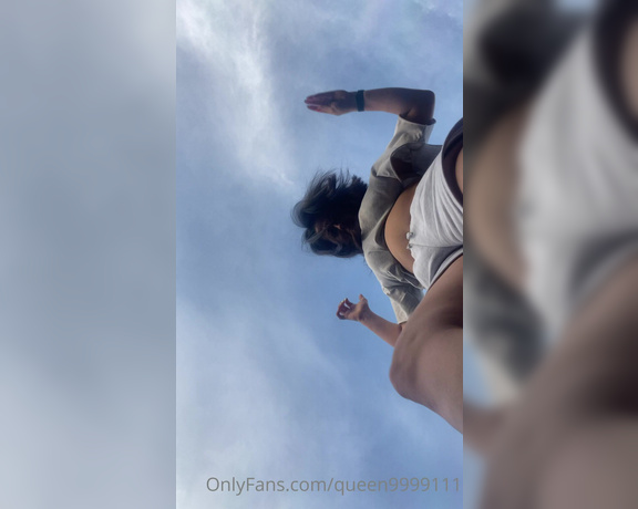 Queen1991 aka queen9999111 Foot Fetish - 07-17-2022 OnlyFans Video - Big giantess coming through