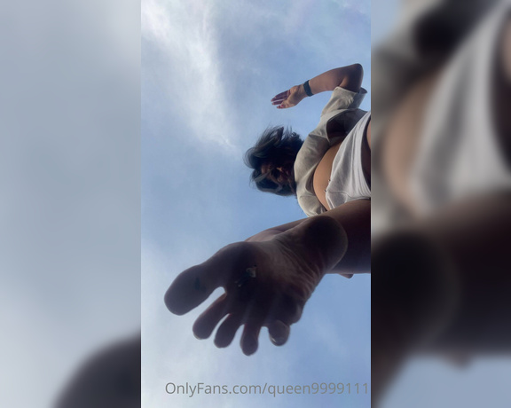 Queen1991 aka queen9999111 Foot Fetish - 07-17-2022 OnlyFans Video - Big giantess coming through