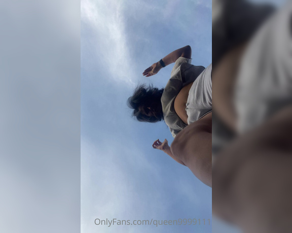 Queen1991 aka queen9999111 Foot Fetish - 07-17-2022 OnlyFans Video - Big giantess coming through