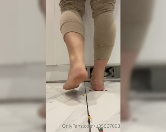 Queen1991 aka queen9999111 Foot Fetish - 07-01-2021 OnlyFans Video - Trample trample cx