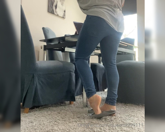 Queen1991 aka queen9999111 Foot Fetish - 02-28-2022 OnlyFans Video - Sneaky peak of teachers souls