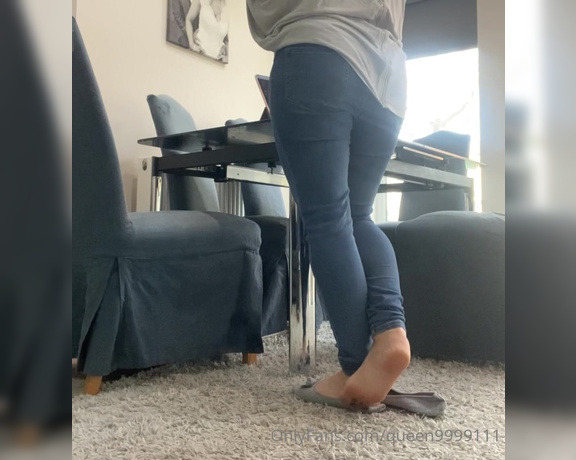 Queen1991 aka queen9999111 Foot Fetish - 02-28-2022 OnlyFans Video - Sneaky peak of teachers souls