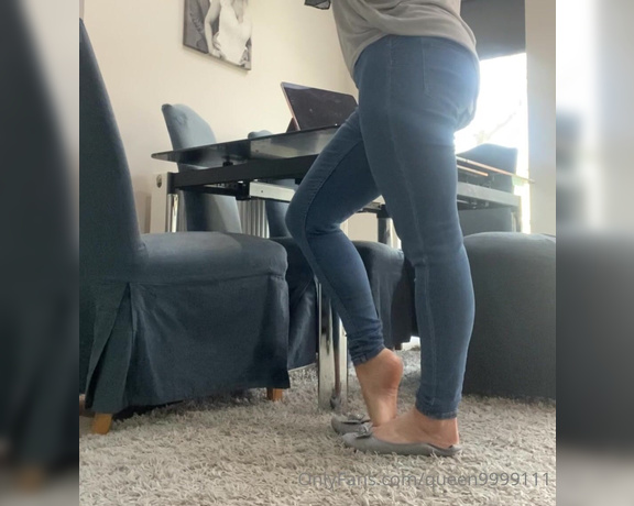 Queen1991 aka queen9999111 Foot Fetish - 02-28-2022 OnlyFans Video - Sneaky peak of teachers souls