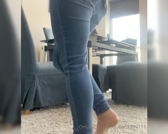 Queen1991 aka queen9999111 Foot Fetish - 02-28-2022 OnlyFans Video - Sneaky peak of teachers souls