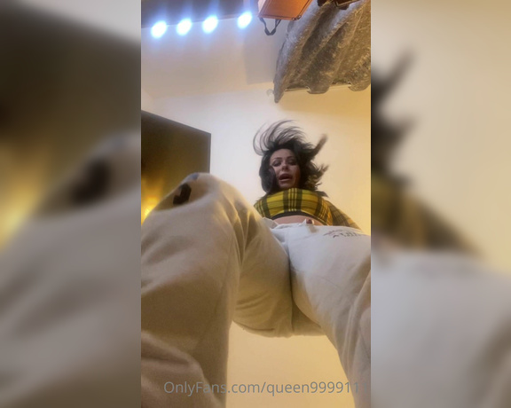 Queen1991 aka queen9999111 Foot Fetish - 03-09-2022 OnlyFans Video - Squash you like a