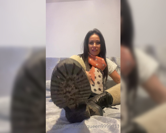 Queen1991 aka queen9999111 Foot Fetish - 03-05-2022 OnlyFans Video - Dirty Boots n socks for you footboys