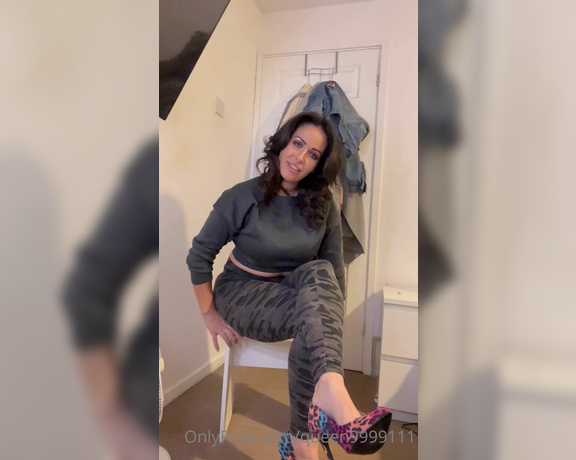 Queen1991 aka queen9999111 Foot Fetish - 10-08-2022 OnlyFans Video - Heel dangle