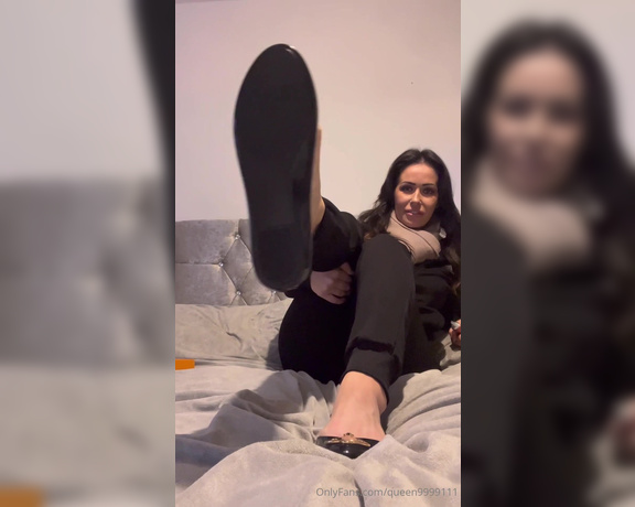 Queen1991 aka queen9999111 Foot Fetish - 11-10-2023 OnlyFans Video - Happy Friday