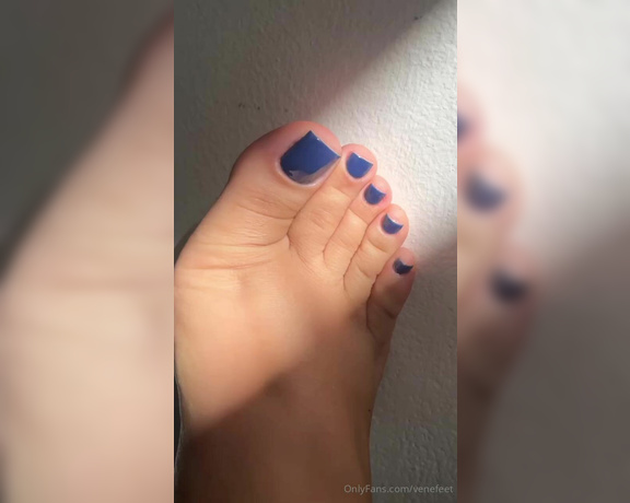 VeneFeet aka venefeet Foot Fetish - 02-07-2024 OnlyFans Video - Este azul es una hermosura