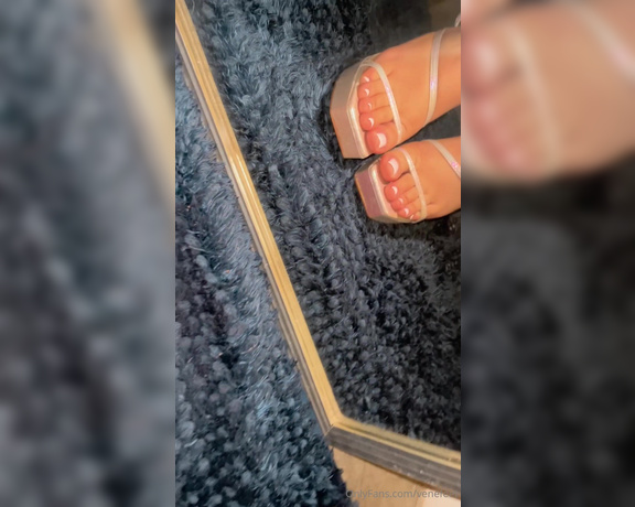 VeneFeet aka venefeet Foot Fetish - 04-22-2024 OnlyFans Video - Mis nuevos tacones