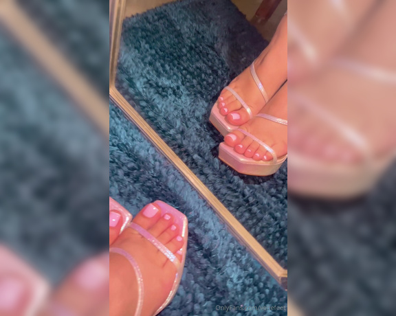 VeneFeet aka venefeet Foot Fetish - 04-22-2024 OnlyFans Video - Mis nuevos tacones