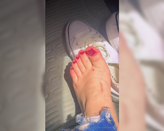 VeneFeet aka venefeet Foot Fetish - 05-23-2024 OnlyFans Video - Huele increible  fotitos de mi pedi en venefeet2