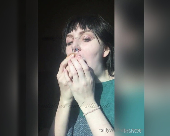 Alyx Wulf aka sillywulf Foot Fetish - 09-23-2021 OnlyFans Video - dildo deepthroating till i cry, tip for more like this 3 im doing this for yall