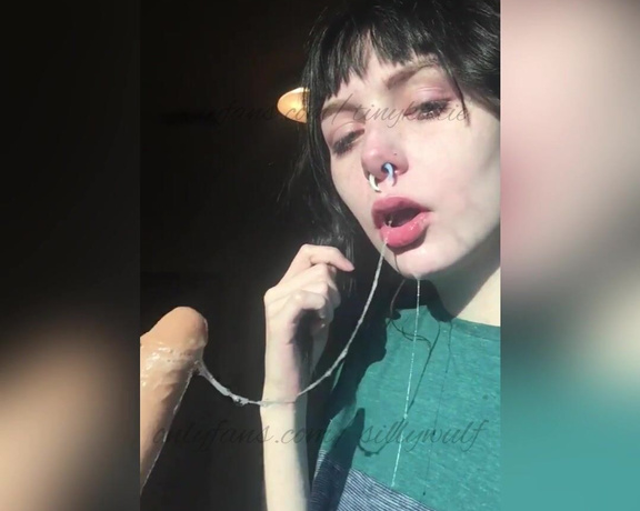 Alyx Wulf aka sillywulf Foot Fetish - 09-23-2021 OnlyFans Video - dildo deepthroating till i cry, tip for more like this 3 im doing this for yall