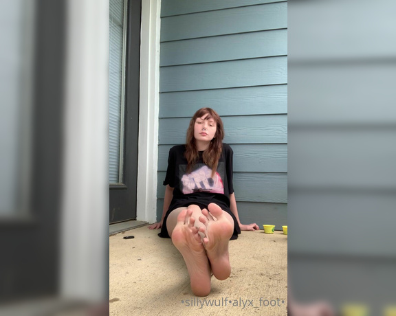 Alyx Wulf aka sillywulf Foot Fetish - 07-15-2022 OnlyFans Video - a video i made on the back porch  all natural and no makeup, pls vote