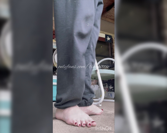 Alyx Wulf aka sillywulf Foot Fetish - 11-30-2023 OnlyFans Video - new post all content i made today enjoy my luvs