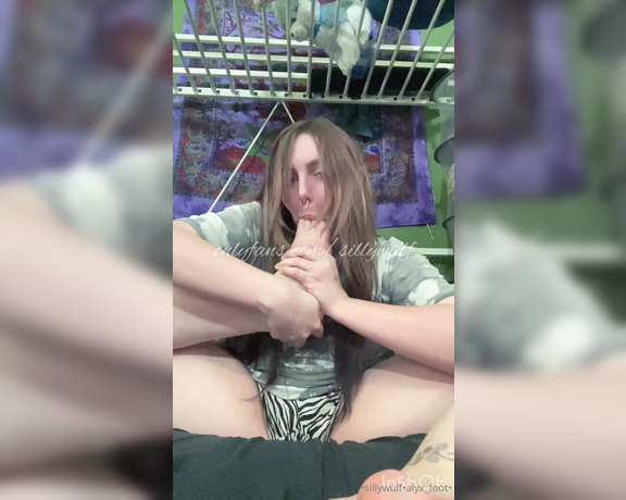 Alyx Wulf aka sillywulf Foot Fetish - 09-14-2024 OnlyFans Video - Leaked sillywulf 28986