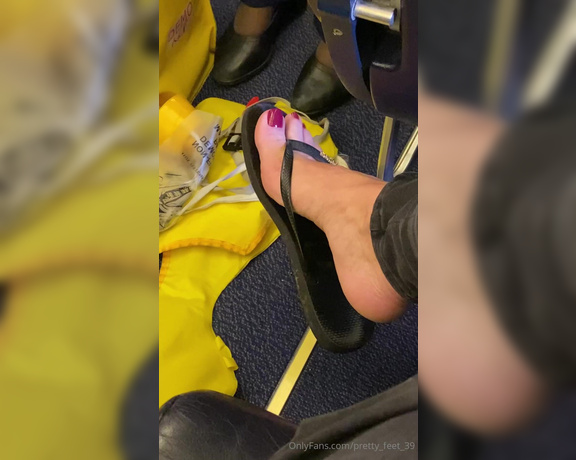 Goddess Vanessa aka pretty_feet_39 Foot Fetish - 12-22-2023 OnlyFans Video - On the plane