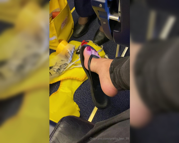 Goddess Vanessa aka pretty_feet_39 Foot Fetish - 12-22-2023 OnlyFans Video - On the plane