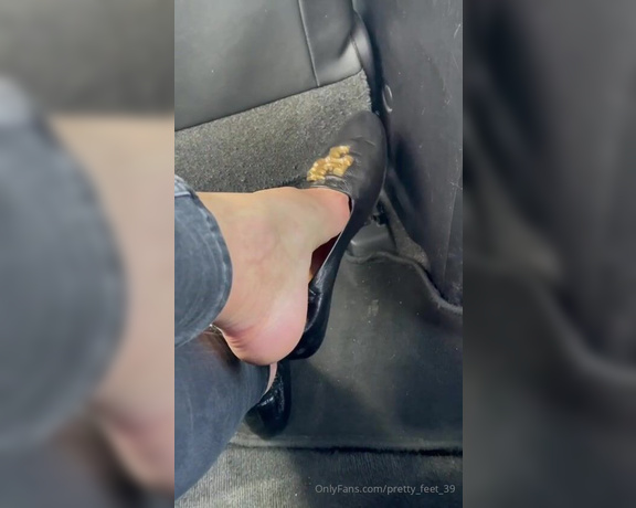 Goddess Vanessa aka pretty_feet_39 Foot Fetish - 07-02-2024 OnlyFans Video - If you was my taxi driver I would put my sexy feet on your arm and