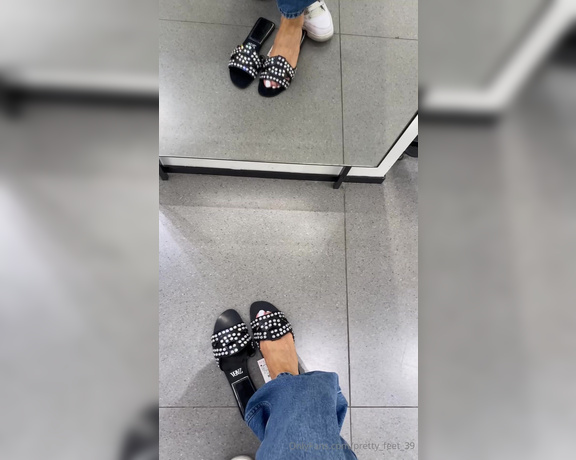 Goddess Vanessa aka pretty_feet_39 Foot Fetish - 04-08-2024 OnlyFans Video - New sandals for the summer