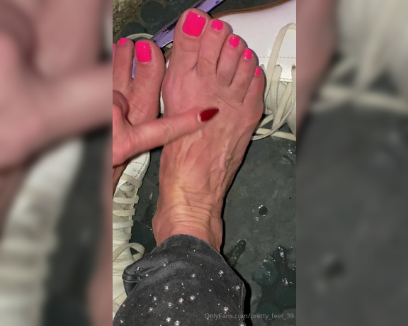 Goddess Vanessa aka pretty_feet_39 Foot Fetish - 01-01-2024 OnlyFans Video - Leaked pretty_feet_39 27414