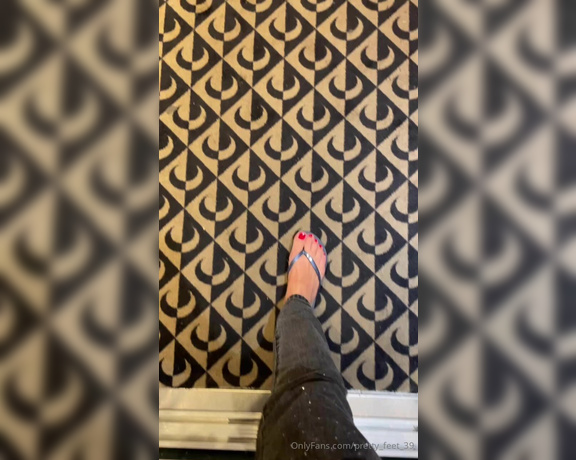 Goddess Vanessa aka pretty_feet_39 Foot Fetish - 09-06-2024 OnlyFans Video - Hello from