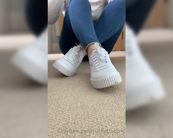 Harriet King aka harrietfootsie Foot Fetish - 11-22-2020 OnlyFans Video - Been walking in fresh new trainers without socks