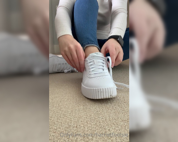 Harriet King aka harrietfootsie Foot Fetish - 11-22-2020 OnlyFans Video - Been walking in fresh new trainers without socks