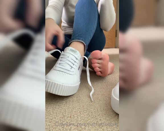 Harriet King aka harrietfootsie Foot Fetish - 11-22-2020 OnlyFans Video - Been walking in fresh new trainers without socks