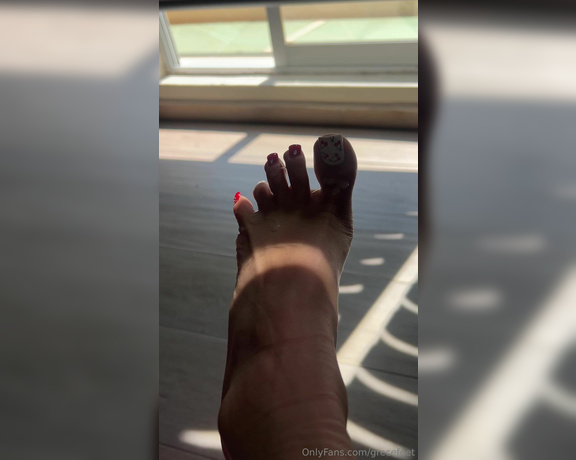 Grecefeet aka grecefeet Foot Fetish - 10-01-2024 OnlyFans Video - fj