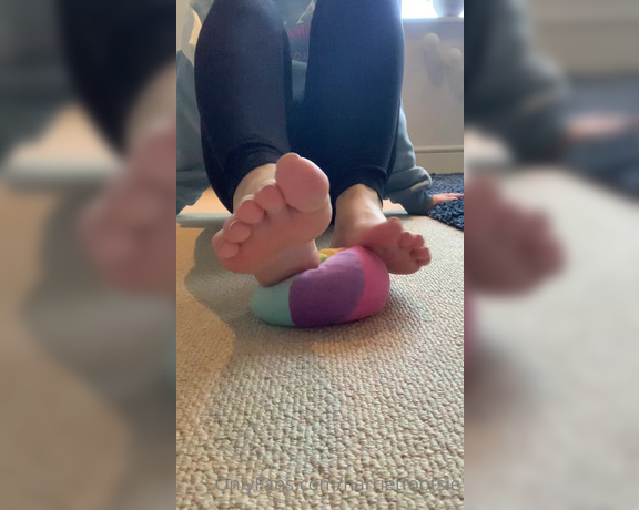 Harriet King aka harrietfootsie Foot Fetish - 03-23-2021 OnlyFans Video - This is how I treat my slaves  the ball is your face mwahaha or it