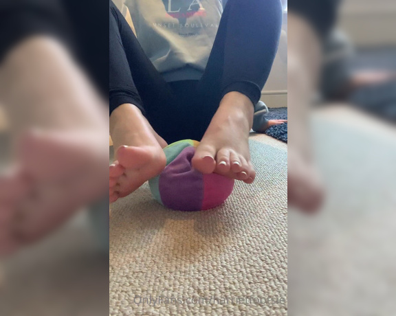 Harriet King aka harrietfootsie Foot Fetish - 03-23-2021 OnlyFans Video - This is how I treat my slaves  the ball is your face mwahaha or it