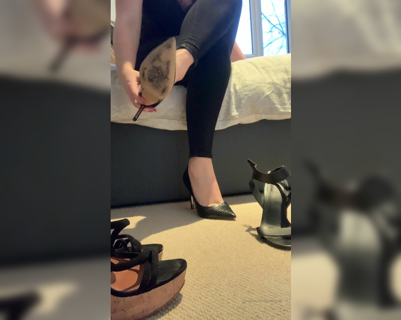 Harriet King aka harrietfootsie Foot Fetish - 01-31-2020 OnlyFans Video - Just deciding what shoes I should wear tomorrow for my birthday celebrations and girls night out