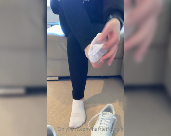 Harriet King aka harrietfootsie Foot Fetish - 12-05-2020 OnlyFans Video - Just blogging about my new pedicure  hope you like them, Ill be making new content