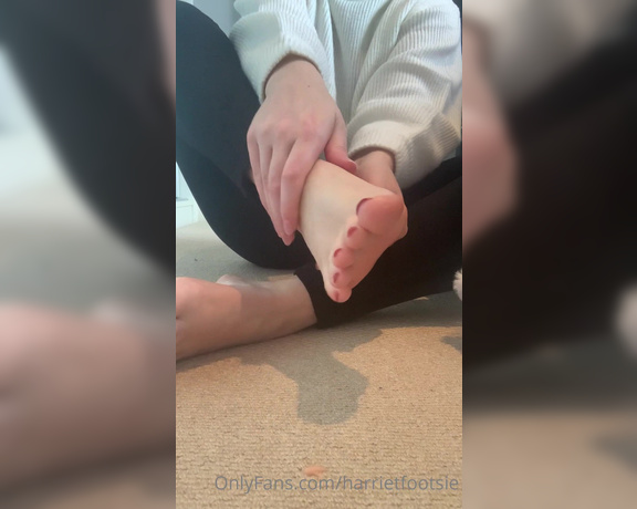 Harriet King aka harrietfootsie Foot Fetish - 02-06-2021 OnlyFans Video - Look at my cute slipper socks and strawberry smelling lotion _ both birthday presents  and