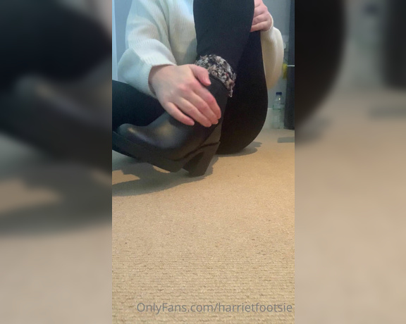 Harriet King aka harrietfootsie Foot Fetish - 02-11-2021 OnlyFans Video - So I made the ultimate sock tease video for a fan who loves to be teased